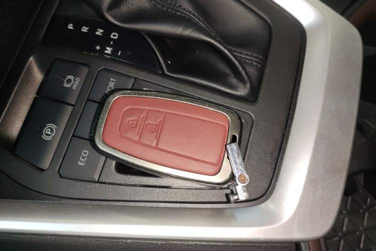 Used Toyota RAV4 2022 2.0L CVT Two-Wheel Drive Fashion Plus Edition Interior 1