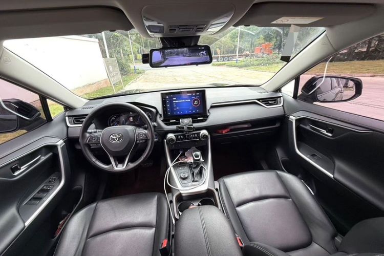 Used Toyota RAV4 2022 Dual-Engine 2.5L E-CVT Four-Wheel Drive Elite Plus Edition Interior 1