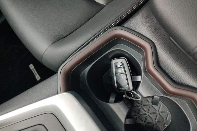 Used Toyota RAV4 2022 Dual-Engine 2.5L E-CVT Four-Wheel Drive Elite Plus Edition Interior 1