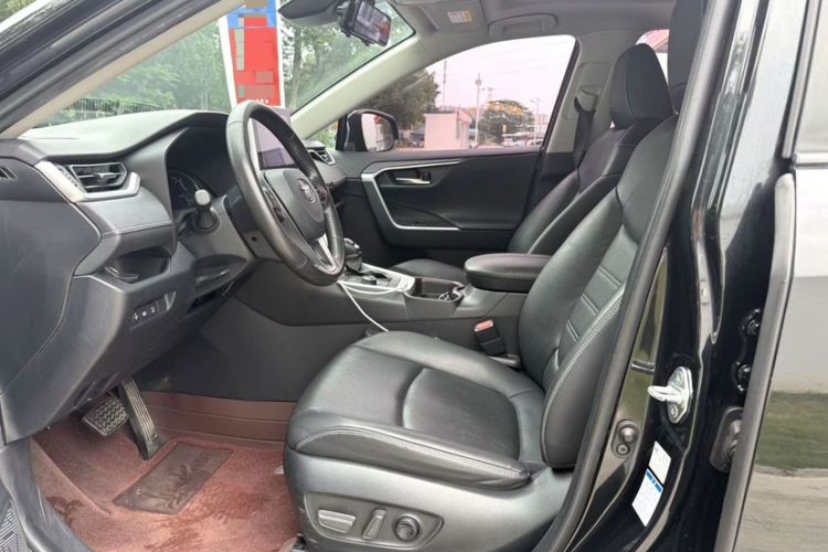 Used Toyota RAV4 2022 Dual-Engine 2.5L E-CVT Four-Wheel Drive Elite Plus Edition Interior 2