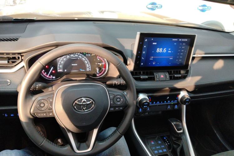 Used Toyota RAV4 2022 2.0L CVT 4x4 Style Plus Edition Interior 2