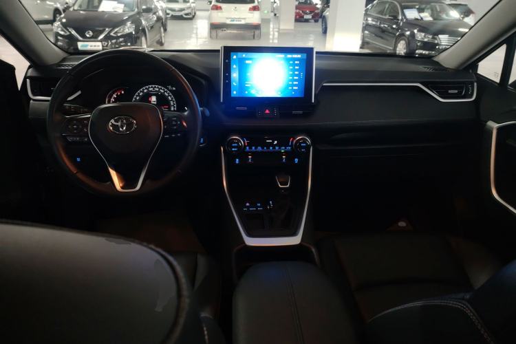 Used Toyota RAV4 2022 2.0L CVT Two-Wheel Drive Fashion Plus Edition Interior 2
