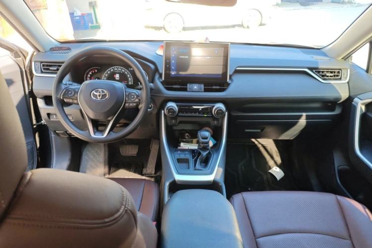 Used Toyota RAV4 2022 2.0L CVT Two-Wheel Drive Fashion Edition Interior 2