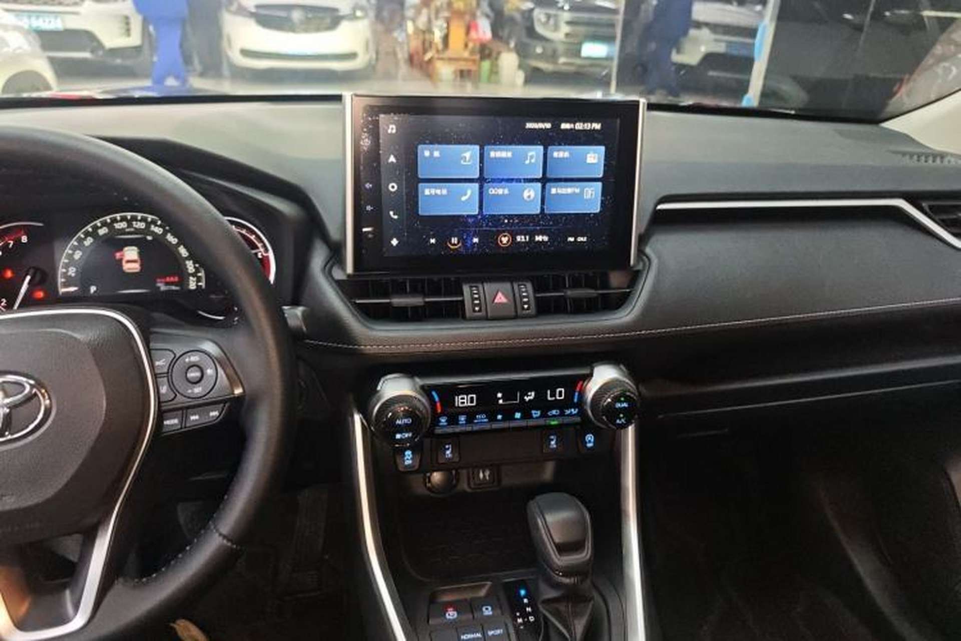 Used Toyota RAV4 2022 2.0L CVT Two-Wheel Drive Fashion Edition Interior 2