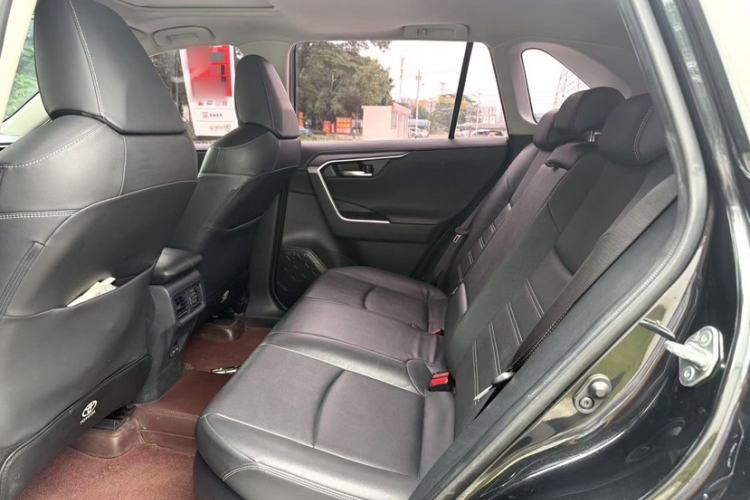Used Toyota RAV4 2022 Dual-Engine 2.5L E-CVT Four-Wheel Drive Elite Plus Edition Interior 3