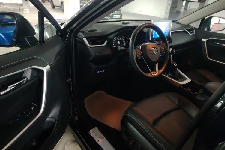 Used Toyota RAV4 2022 2.0L CVT Two-Wheel Drive Fashion Plus Edition Interior 3