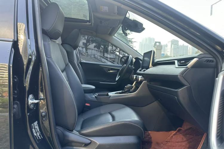 Used Toyota RAV4 2022 2.0L CVT Two-Wheel Drive Fashion Plus Edition Interior 4
