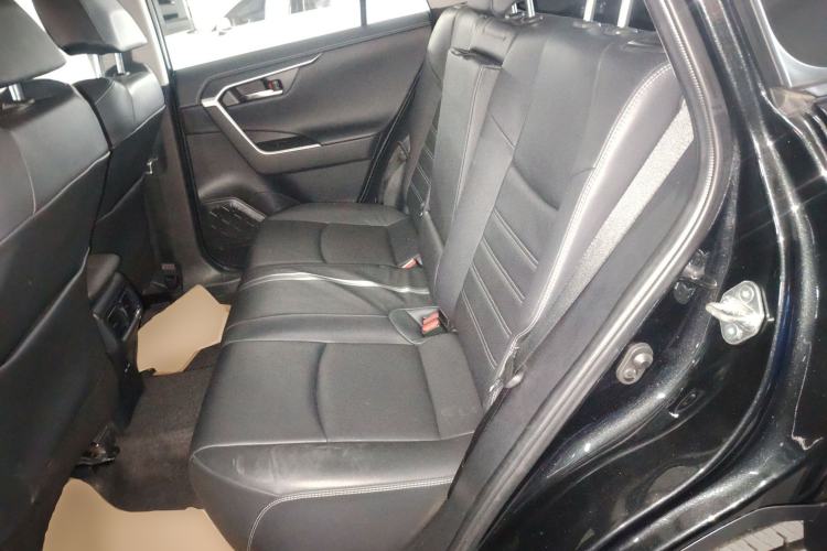 Used Toyota RAV4 2022 2.0L CVT Two-Wheel Drive Fashion Plus Edition Interior 4