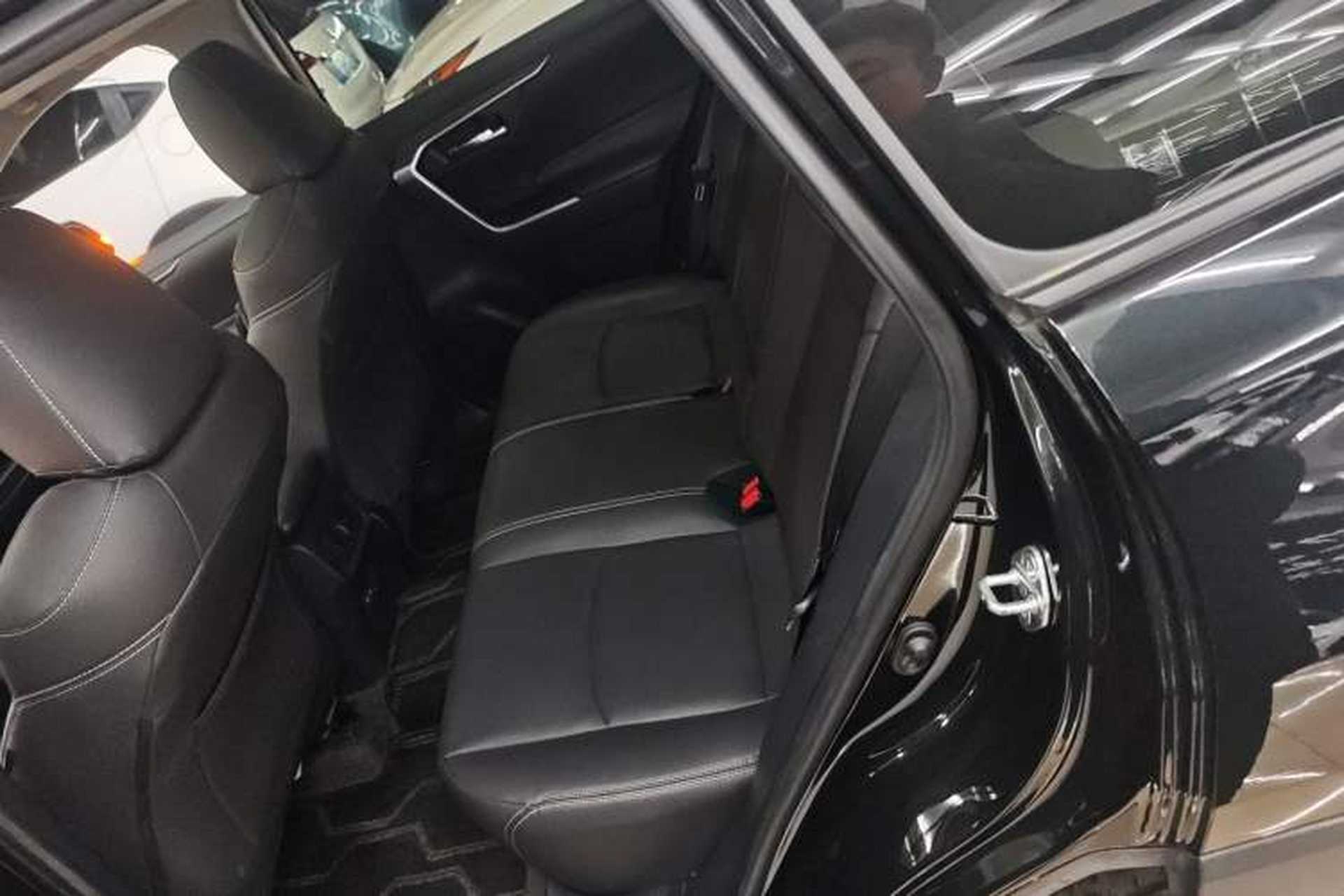 Used Toyota RAV4 2022 2.0L CVT Two-Wheel Drive Fashion Edition Interior 4