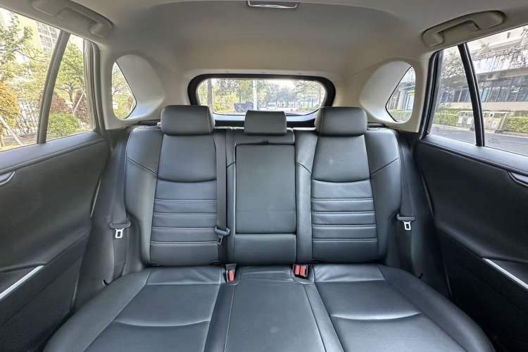 Used Toyota RAV4 2022 2.0L CVT Two-Wheel Drive Fashion Plus Edition Interior 6