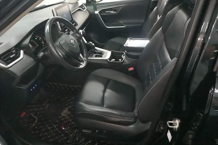 Used Toyota RAV4 2022 2.0L CVT Two-Wheel Drive Fashion Plus Edition Left Front Seat