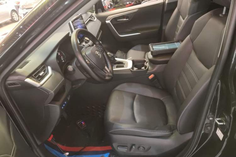 Used Toyota RAV4 2022 2.0L CVT Two-Wheel Drive Fashion Plus Edition Left Front Seat