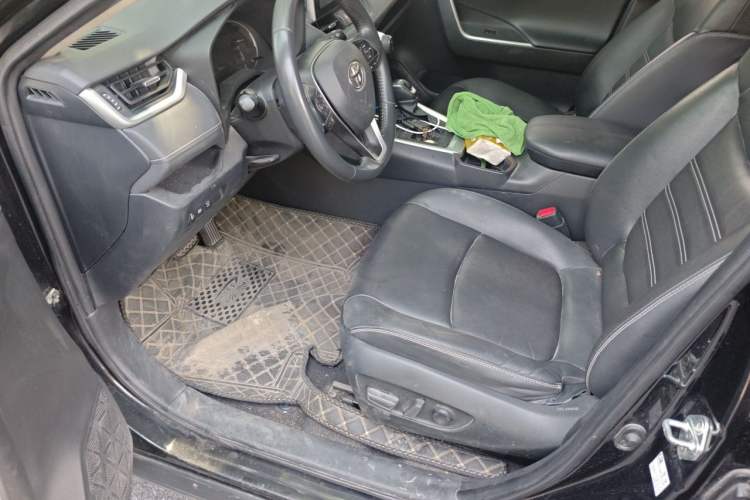 Used Toyota RAV4 2022 2.0L CVT Two-Wheel Drive Fashion Plus Edition Left Front Seat