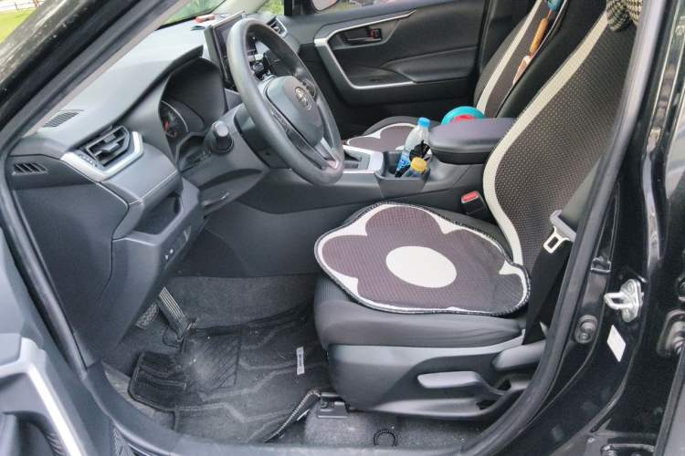 Used Toyota RAV4 2022 2.0L CVT Two-Wheel Drive Urban Edition Left Front Seat