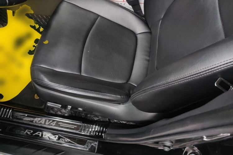 Used Toyota RAV4 2022 Dual-Engine 2.5L E-CVT Two-Wheel Drive Elite Edition Left Front Seat