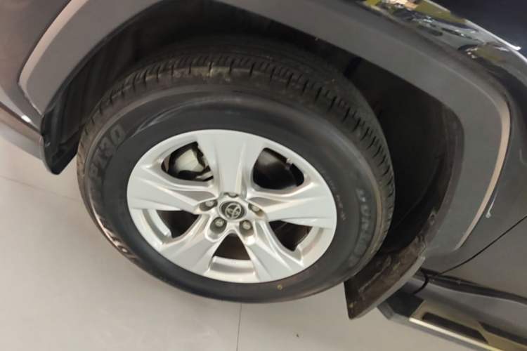 Used Toyota RAV4 2022 2.0L CVT Two-Wheel Drive Urban Edition Left Front Wheel Hub