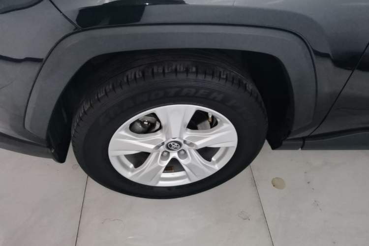 Used Toyota RAV4 2022 2.0L CVT Two-Wheel Drive Urban Edition Left Front Wheel Hub
