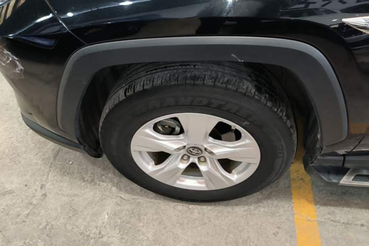 Used Toyota RAV4 2022 2.0L CVT Two-Wheel Drive Urban Edition Left Front Wheel Hub