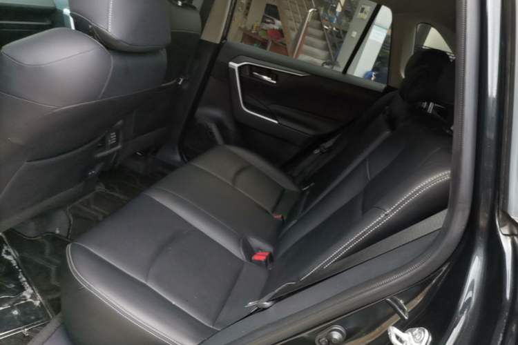 Used Toyota RAV4 2022 2.0L CVT Two-Wheel Drive Fashion Edition Left Rear Seat