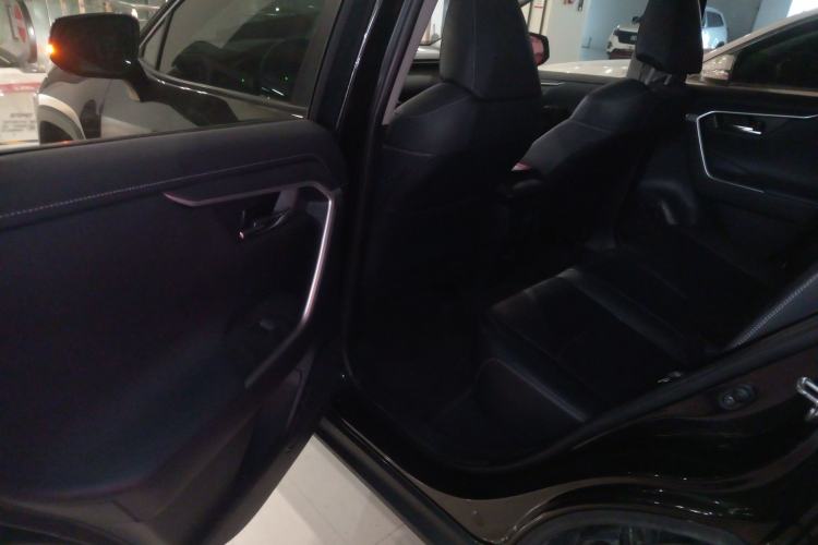 Used Toyota RAV4 2022 2.0L CVT Two-Wheel Drive Fashion Plus Edition Left Rear Seat