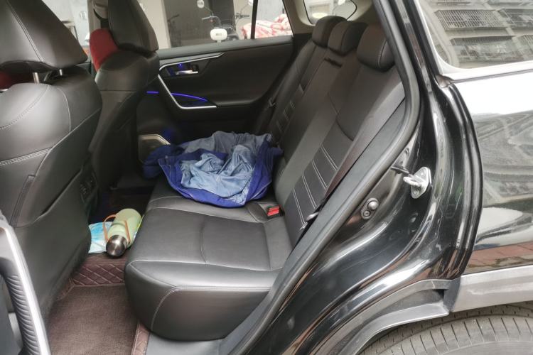 Used Toyota RAV4 2022 2.0L CVT Two-Wheel Drive Fashion Plus Edition Left Rear Seat