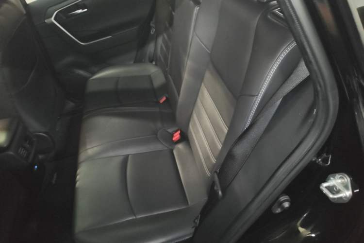 Used Toyota RAV4 2022 2.0L CVT Two-Wheel Drive Fashion Plus Edition Left Rear Seat