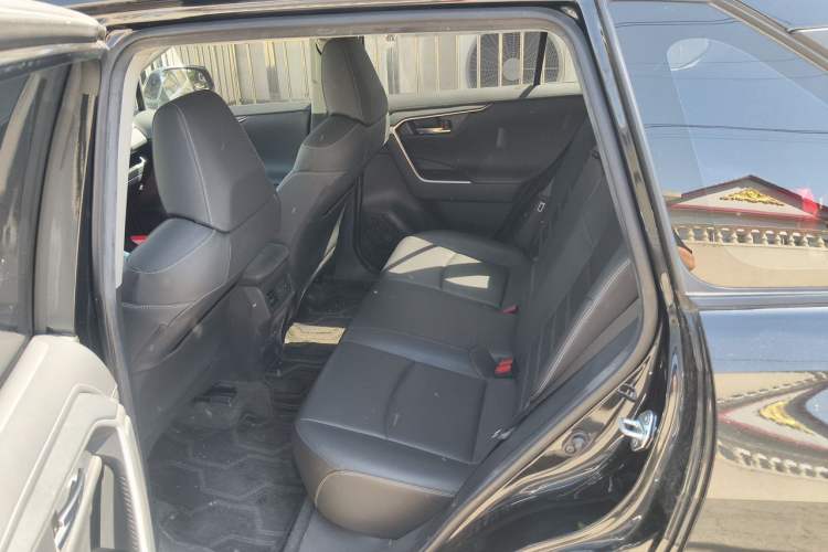 Used Toyota RAV4 2022 2.0L CVT Two-Wheel Drive Fashion Plus Edition Left Rear Seat