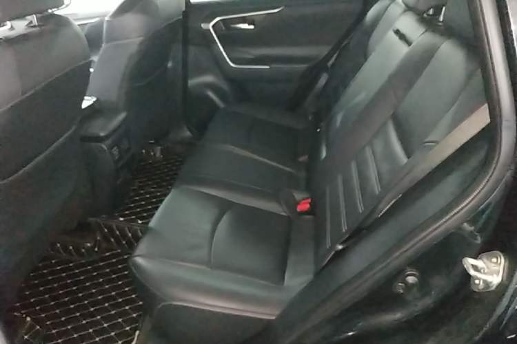 Used Toyota RAV4 2022 2.0L CVT Two-Wheel Drive Fashion Plus Edition Left Rear Seat