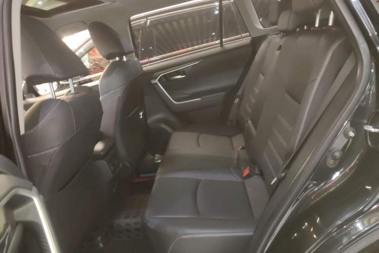 Used Toyota RAV4 2022 2.0L CVT Two-Wheel Drive Fashion Plus Edition Left Rear Seat