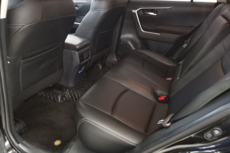 Used Toyota RAV4 2022 2.0L CVT Two-Wheel Drive Fashion Edition Left Rear Seat