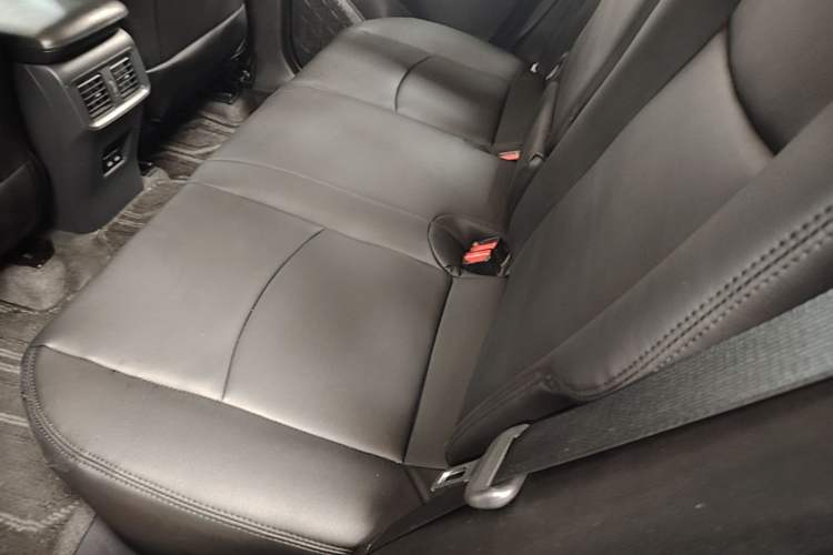 Used Toyota RAV4 2022 2.0L CVT Two-Wheel Drive Fashion Edition Left Rear Seat