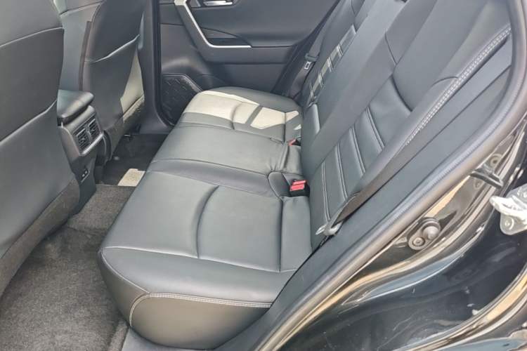 Used Toyota RAV4 2022 2.0L CVT Two-Wheel Drive Fashion Plus Edition Left Rear Seat