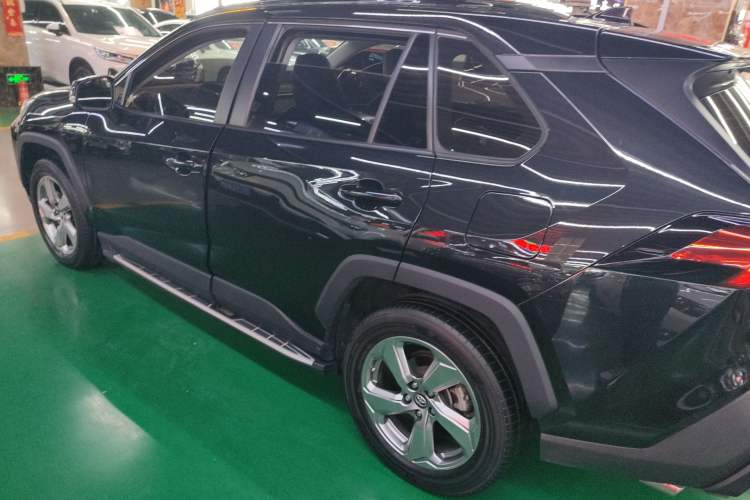 Used Toyota RAV4 2022 2.0L CVT Two-Wheel Drive Fashion Edition Left Side