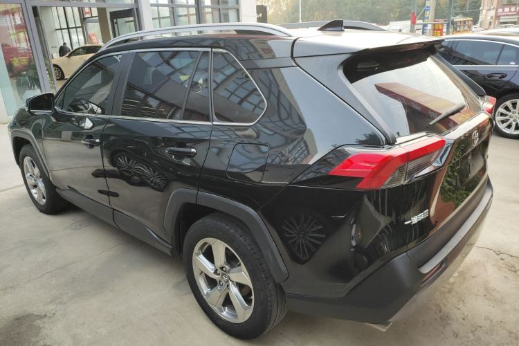 Used Toyota RAV4 2022 2.0L CVT Two-Wheel Drive Fashion Plus Edition Left Side