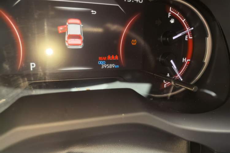 Used Toyota RAV4 2022 2.0L CVT Two-Wheel Drive Fashion Edition Odometer Close Up