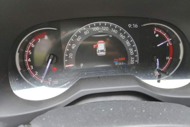 Used Toyota RAV4 2022 2.0L CVT Two-Wheel Drive Fashion Edition Odometer Close Up