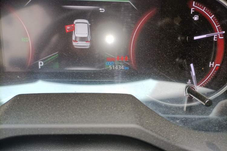 Used Toyota RAV4 2022 2.0L CVT Two-Wheel Drive Fashion Edition Odometer Close Up