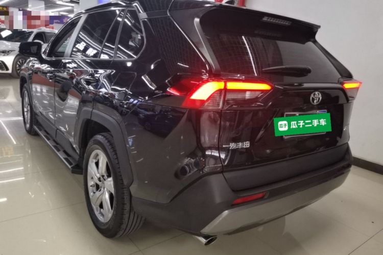 Used Toyota RAV4 2022 2.0L CVT Two-Wheel Drive Fashion Edition Rear Left 45 Deg