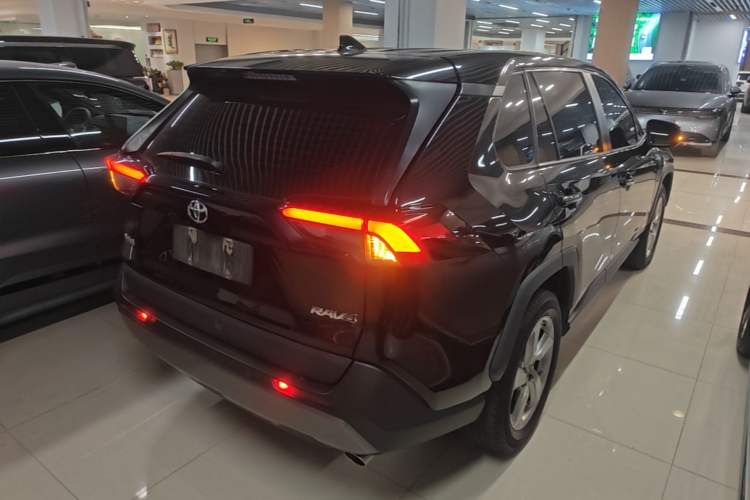 Used Toyota RAV4 2022 2.0L CVT Two-Wheel Drive Fashion Plus Edition Rear Right 45 Deg