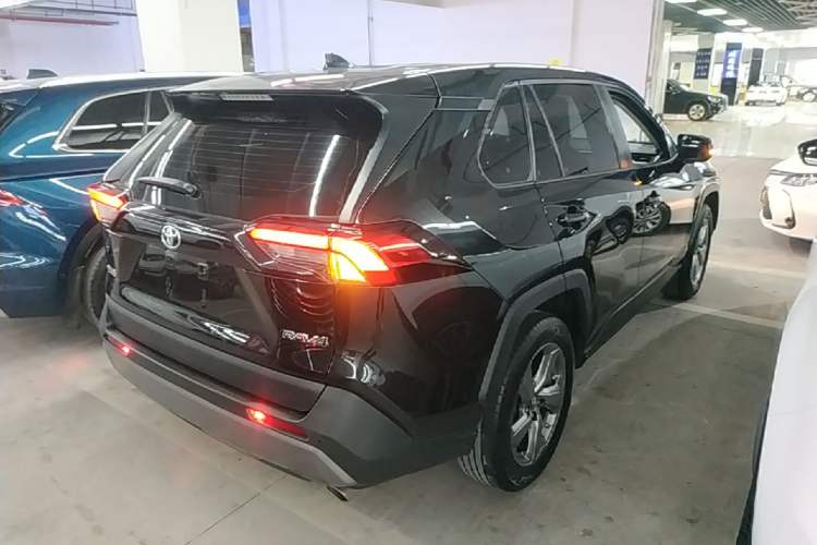 Used Toyota RAV4 2022 2.0L CVT Two-Wheel Drive Fashion Plus Edition Rear Right 45 Deg