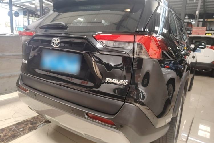 Used Toyota RAV4 2022 2.0L CVT Two-Wheel Drive Fashion Edition Rear Right 45 Deg