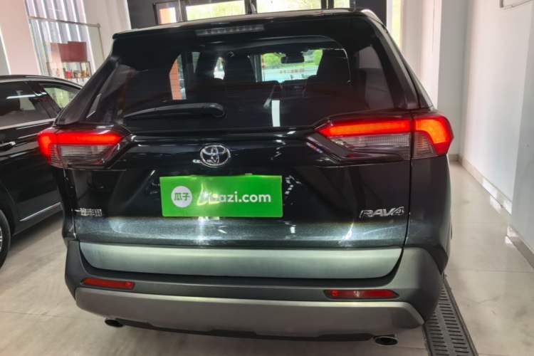 Used Toyota RAV4 2022 2.0L CVT Two-Wheel Drive Fashion Edition Rear