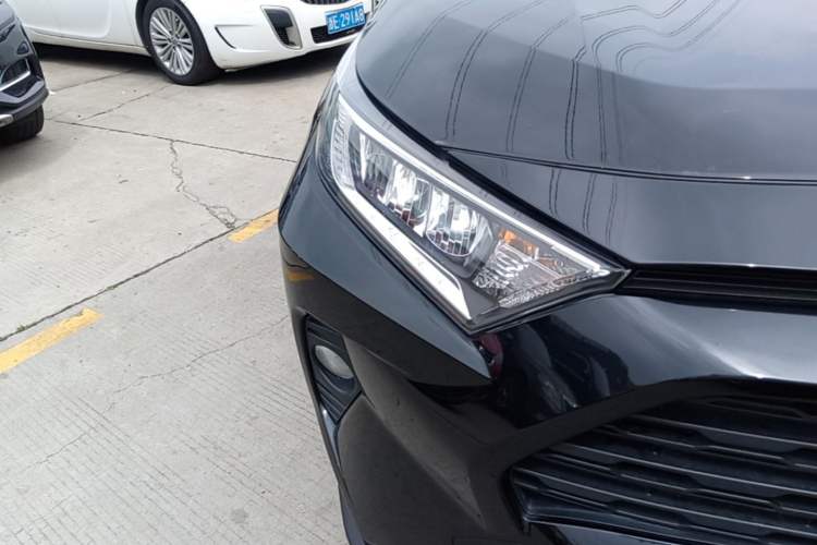 Used Toyota RAV4 2022 2.0L CVT Two-Wheel Drive Urban Edition Right Front Headlight