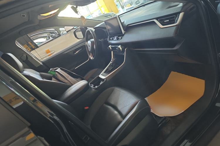Used Toyota RAV4 2022 2.0L CVT Two-Wheel Drive Fashion Plus Edition Right Front Seat