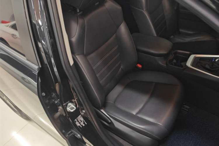 Used Toyota RAV4 2022 2.0L CVT Two-Wheel Drive Fashion Plus Edition Right Front Seat