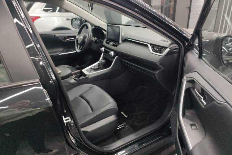Used Toyota RAV4 2022 Dual-Engine 2.5L E-CVT Four-Wheel Drive Elite Plus Edition Right Front Seat