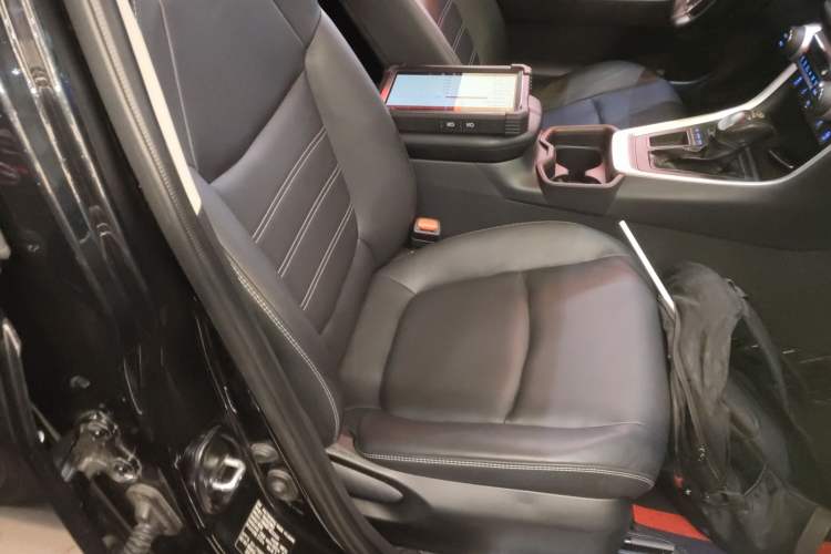 Used Toyota RAV4 2022 2.0L CVT Two-Wheel Drive Fashion Plus Edition Right Front Seat