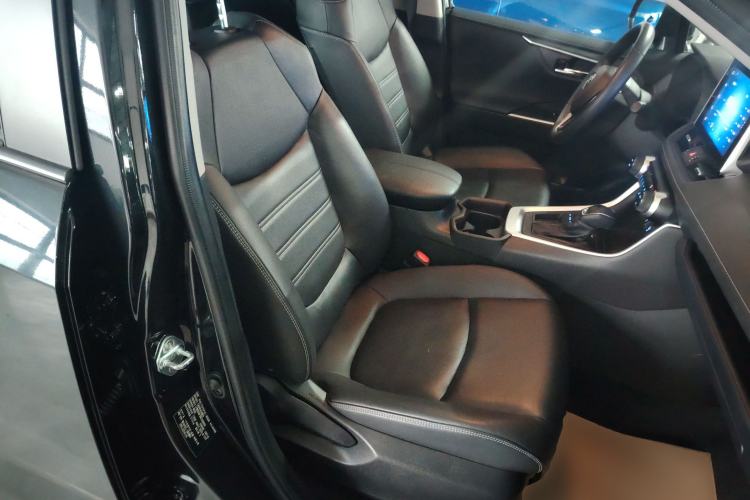 Used Toyota RAV4 2022 2.0L CVT Two-Wheel Drive Fashion Plus Edition Right Front Seat