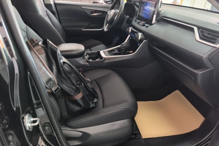 Used Toyota RAV4 2022 2.0L CVT Two-Wheel Drive Fashion Edition Right Front Seat