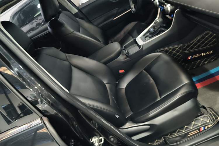 Used Toyota RAV4 2022 2.0L CVT Two-Wheel Drive Urban Edition Right Front Seat